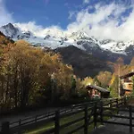 Ferienhaus 2br Terrace Mont Blanc View & Parking Courmayeur